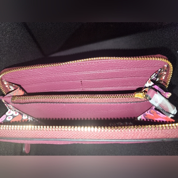 Vera Bradley Quilted Georgia Wallet. NEW With Tags - Picture 9 of 10